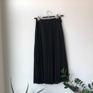 Aritzia Jude Skirt, Black.